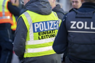 Joint inspection by customs and police, on the A3 motorway towards Cologne, at the Stindertal