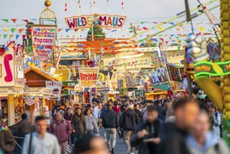 Rides, stalls, at the fair, funfair, spring fair, Easter fair, at the Deutzer Werft, on the Rhine