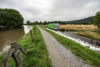 Ruhr floods near Mülheim-Menden, damage to the Ruhr dyke was sealed with large sand packs, flooded