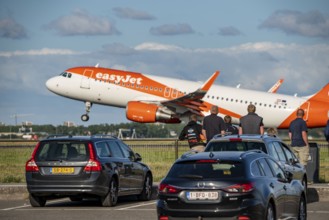 Amsterdam Shiphol Airport, Polderbaan, one of 6 runways, spotter area, see aeroplanes up close,