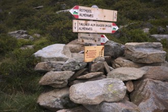 Signpost, Almenweg, Klammeben, Hirzer near Saltaus, Schenna, Scena, Passeier Valley, South Tyrol,