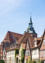 Historic town houses in the street 'Auf dem Meere', in the background the Michaeliskirche,