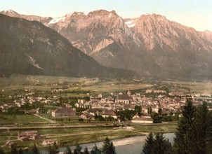 Der untere Inn, das Dorf Hall und der Berg Bettelwurfspitze, Tyrol, ehemals Österreich-Ungarn,