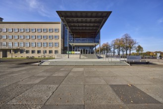 Parliament building, architect Peter Kulka, Saxon State Parliament, roofed entrance area,