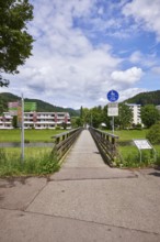 River Kinzig, pedestrian bridge, wooden bridge, residential building, traffic sign, shared footpath