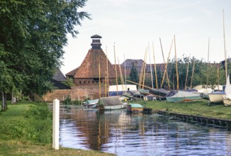 Boote auf dem Fluss Waveney, Beccles, Suffolk, England, UK Juli, 1971