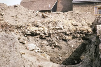 Cambridge University archaeological excavation at a Roman site, Cambridge, Cambridgeshire, England,