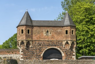 South gate and town wall in the town of Zons, Dormagen, Lower Rhine, North Rhine-Westphalia,