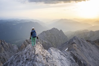 Mountaineer on the Jubiläumsgrat between Zugspitze and Alpspitze, high mountains, Wetterstein