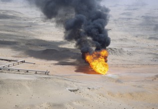 Oil industry in Ras Tanura area, Saudi Arabia, drilling rig in desert 1979, Asia