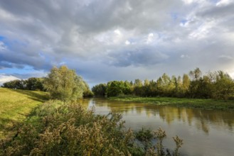 Bergkamen, Ruhr area, North Rhine-Westphalia, Germany, autumn landscape on the Seseke. The