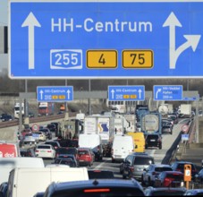 Motorway, A255 northbound, the daily traffic jam, traffic, truck, motorway sign, notice, Hamburg