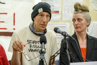 Wolfgang Metzeler-Kick announces on the 78th day of his hunger strike that from now on he will stop