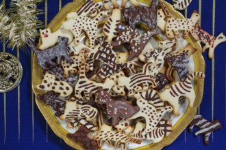 Swabian cuisine, Swabian Christmas biscuits, cookie cutters, shortbread biscuits, cat figures,