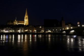 Regensburg, Bavaria, Stone Bridge, Old Town with St Peter's Cathedral, March, Germany, Europe