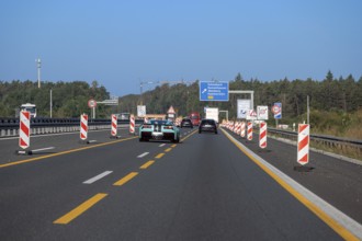 Narrowed lane due to construction work on the A6 motorway, Nuremberg-Heilbronn, Schwabach, Middle