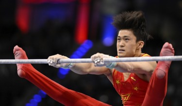 Wei Sun CHN on high bar, gymnastics, artistic gymnastics, gymnast, men, EnBW DTB-Pokal,