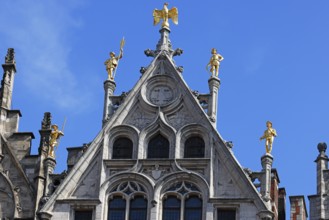 Historic guild house with golden figures on the gable, Grote Markt, historic city centre, Antwerp,