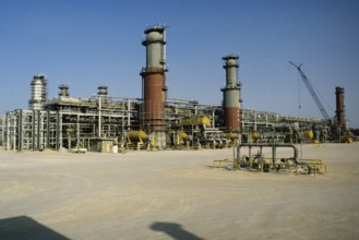 Oil industry in the Ras Tanura area, Saudi Arabia, refinery under construction 1979, Asia