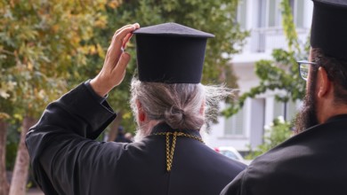 Archbishop Amphilochios, Orthodox priest taking off his hat outside, visit of Federal President