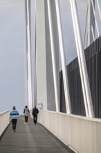 Cycle and footpath of the Neuenkamp motorway bridge, A40 motorway, new bridge over the Rhine, near