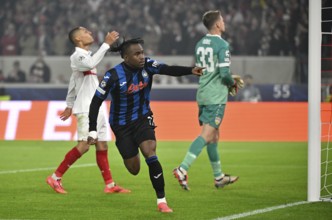 Goal celebration Ademola Lookman Atalanta BC Bergamo (11) Enzo Millot VfB Stuttgart (08) Goalkeeper