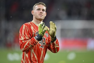 Goalkeeper Daniel Peretz FC Bayern Munich FCB (18) during warm-up training, greeting fans, gesture