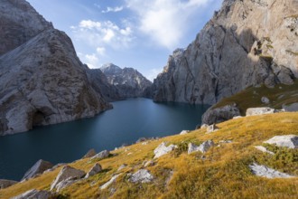 Mountain lake Kol Suu, Sary Beles Mountains, Naryn Province, Kyrgyzstan, Asia