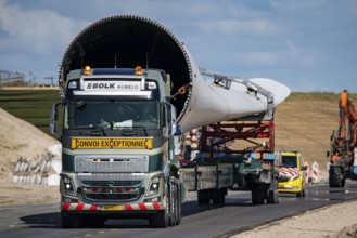 Wind farm under construction, on Maasvlakte 2, new part of the port of Rotterdam, 22 onshore wind