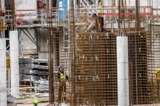 Major construction site in Düsseldorf, on the B8, Danziger Straße, construction of a residential