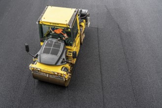 Renewal of the road surface on the A40 motorway between the Kaiserberg junction and Mülheim-Heißen,