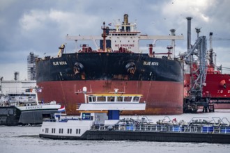 Large tanker for crude oil, Blü Nova, being unloaded, barge, in the petroleum harbour, seaport of