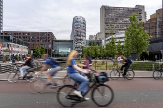 Central cycle path on the Vredenburgviaduct, at the Hoog Catharijne shopping centre, behind Utrecht