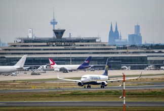 Cologne-Bonn Airport, CGN, Ryanair Boeing 737 on take-off, German Air Traffic Control Tower,