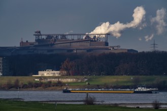 The river Rhine near Duisburg, Thyssenkrupp Steel steelworks in Bruckhausen, cargo ship, Duisburg,