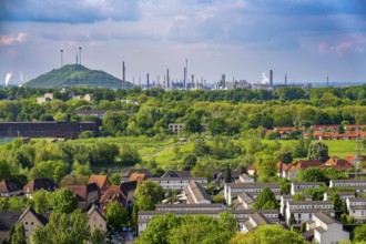 View from the Rungenberg spoil tip over the Buer district, Scholven spoil tip, Ruhr Öl GmbH, BP