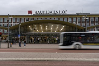 Bochum central station, station concourse, local bus, public transport connection, North