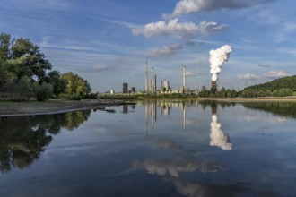 Industrial backdrop of the ThyssenKrupp Steel steelworks in Bruckhausen, on the Rhine, Schwelgern