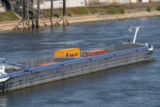 Rhine at Duisburg, extremely low water, Rhine level at 168 cm, falling, cargo ships are only