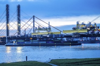 New construction of the Neuenkamp motorway bridge on the A40, over the Rhine near Duisburg, shortly