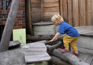 Little girl, 3 years, blonde, gymnastics, playing, adventure playground, playground, Stuttgart,