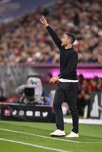 Coach Xabi Alonso Bayer 04 Leverkusen on the sidelines, gesture, gesture, TV camera, Allianz Arena,