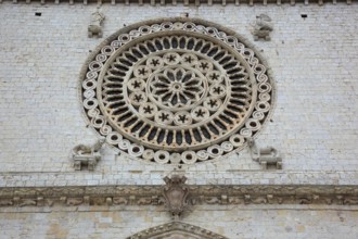 Detail of the façade, rose window, Basilica of San Francesco in Assisi, Umbria, Italy, Europe