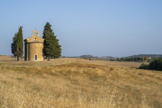 Cappella della Madonna di Vitaleta, Vitaleta chapel near Pienza in summer, Val d'Orcia, Province of