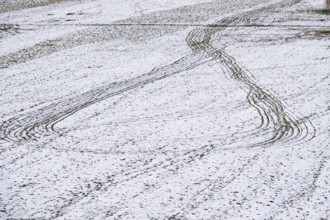 Symbolic image for a U-turn, tracks in the snow, winter, Germany, Europe