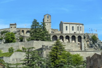 Sisteron. The keep and the Chapelle-Notre-Dame of the Citadel, Alpes-de-Haute-Provence.