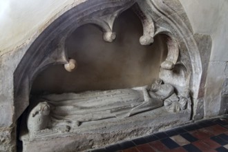 Effigy of Eleanor Baynard 14th century, church of Saint Mary the Virgin, Silchester, Hampshire,