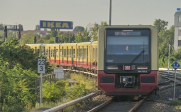 S41 Ringbahn at Südkreuz station, Schöneberg, Tempelhof-Schöneberg, Berlin, Germany, Europe