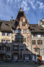 Imposing, historic half-timbered buildings with detailed facade paintings on the market square in