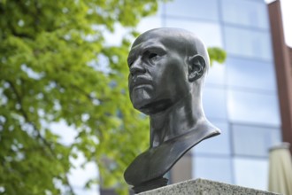 Bust of Walther Rathenau, Street of Remembrance, Spreebogen, Moabit, Mitte, Berlin, Germany, Europe